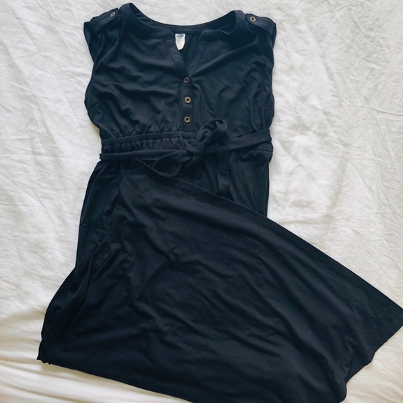Old Navy Dresses & Skirts - Old Navy Maternity Black Belted Maxi-dress Sz XS